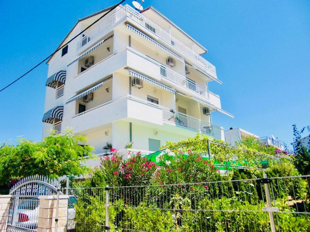 Apartments Ruza Kastela Exterior photo